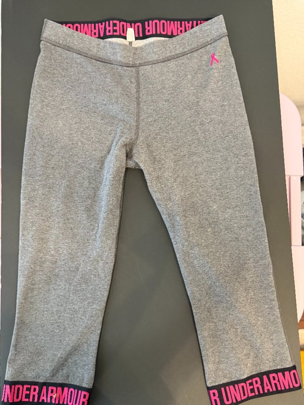 Under Armour-power in pink/breast cancer awareness Capri Sz S
